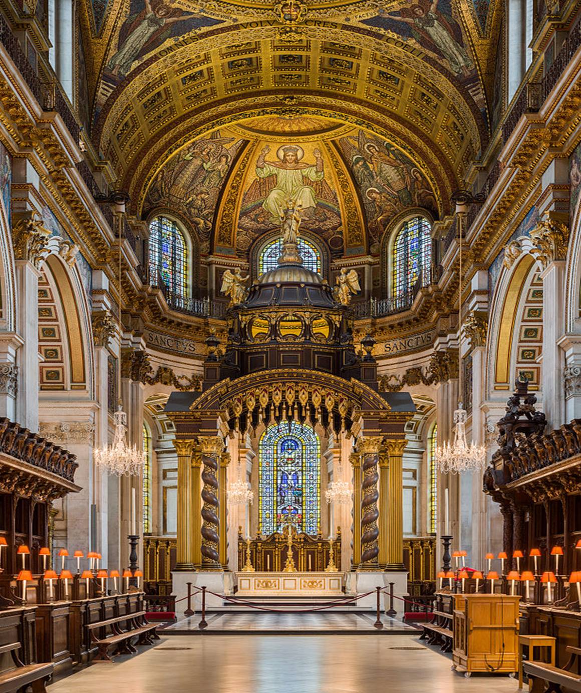 https://upload.wikimedia.org/wikipedia/commons/thumb/b/b5/St_Paul%27s_Cathedral_High_Altar%2C_London%2C_UK_-_Diliff.jpg/715px-St_Paul%27s_Cathedral_High_Altar%2C_London%2C_UK_-_Diliff.jpg